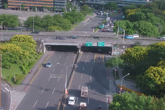 350-成功-內湖交流道路口