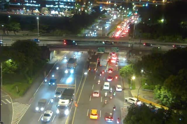 350-成功-內湖交流道路口