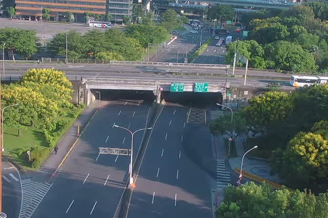 350-成功-內湖交流道路口