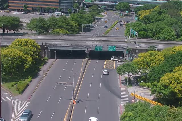 350-成功-內湖交流道路口