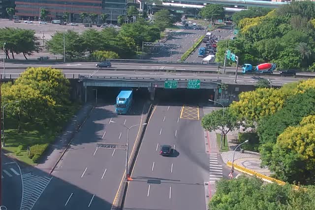 350-成功-內湖交流道路口
