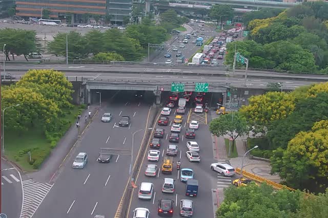350-成功-內湖交流道路口