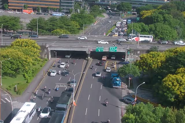 350-成功-內湖交流道路口