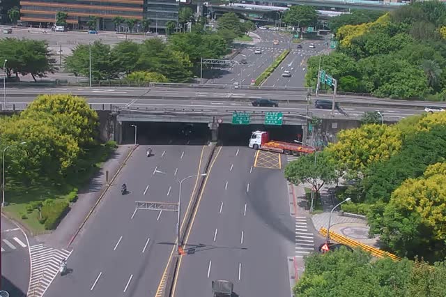 350-成功-內湖交流道路口
