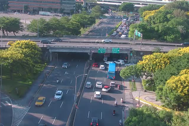 350-成功-內湖交流道路口