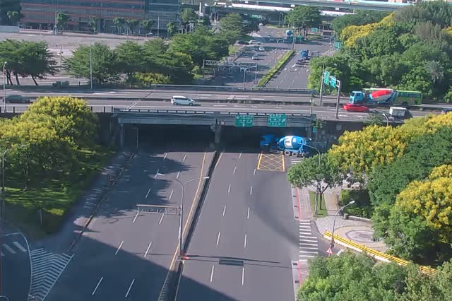350-成功-內湖交流道路口