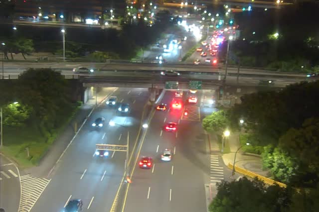 350-成功-內湖交流道路口