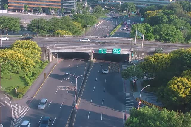 350-成功-內湖交流道路口