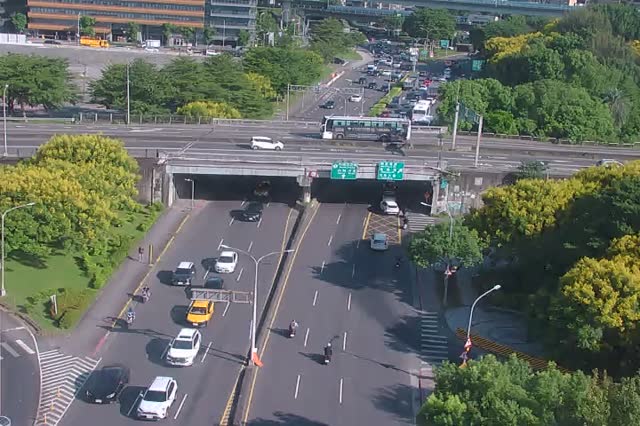 350-成功-內湖交流道路口