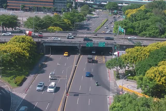 350-成功-內湖交流道路口