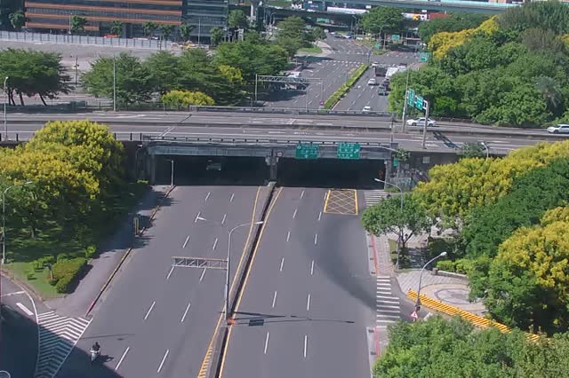 350-成功-內湖交流道路口