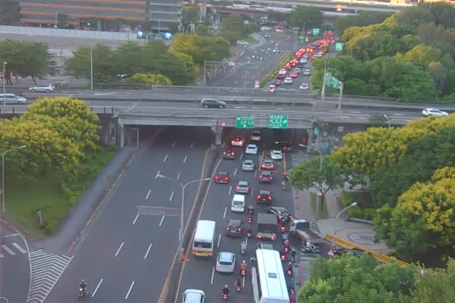 350-成功-內湖交流道路口