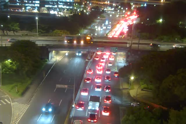 350-成功-內湖交流道路口