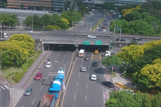 350-成功-內湖交流道路口