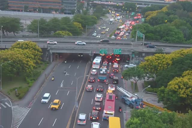 350-成功-內湖交流道路口
