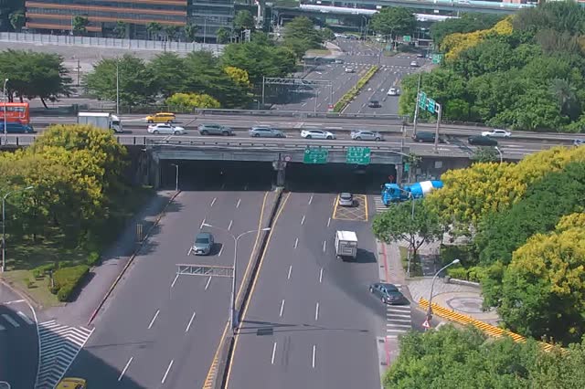 350-成功-內湖交流道路口
