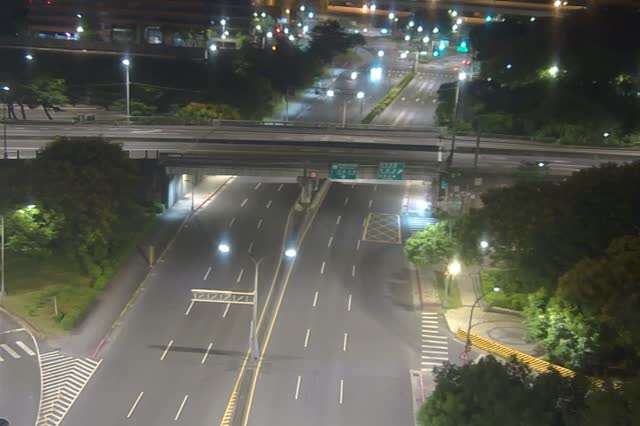 350-成功-內湖交流道路口