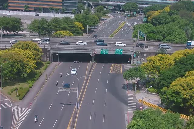 350-成功-內湖交流道路口