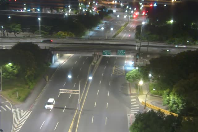 350-成功-內湖交流道路口