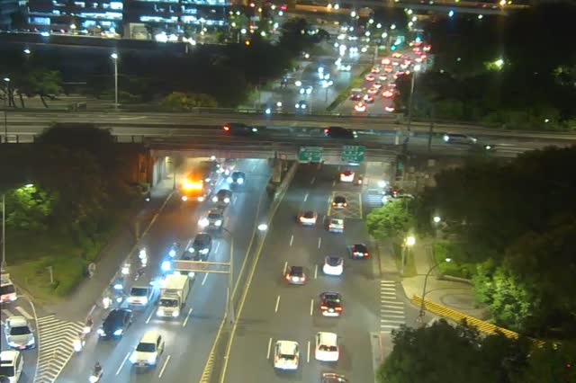 350-成功-內湖交流道路口
