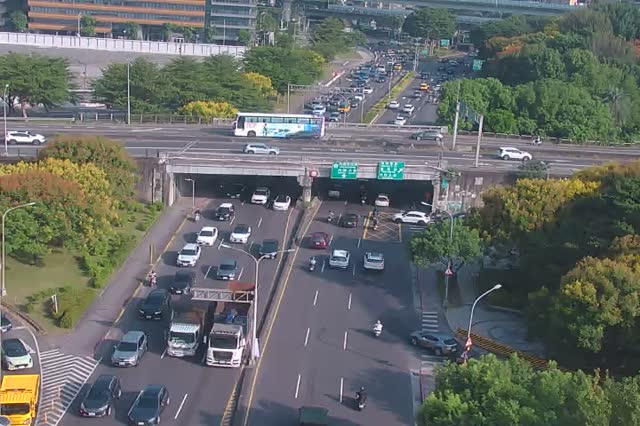 350-成功-內湖交流道路口