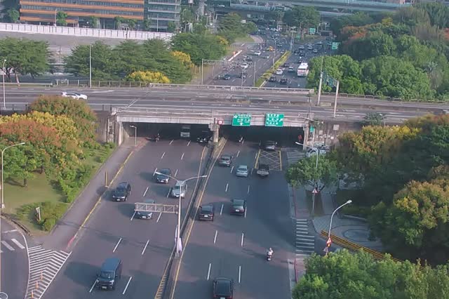 350-成功-內湖交流道路口
