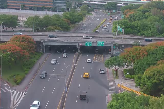 350-成功-內湖交流道路口