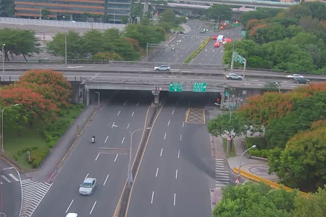 350-成功-內湖交流道路口