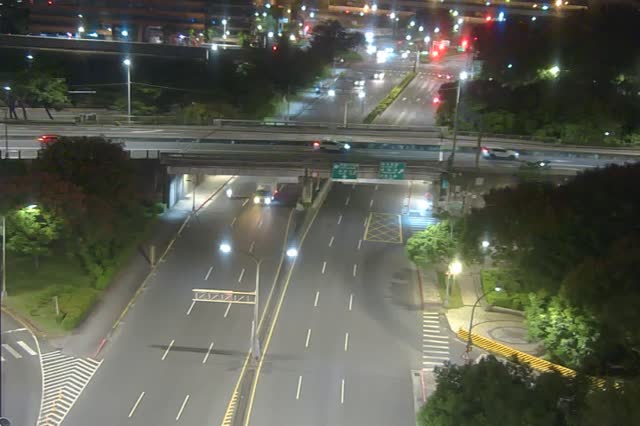 350-成功-內湖交流道路口