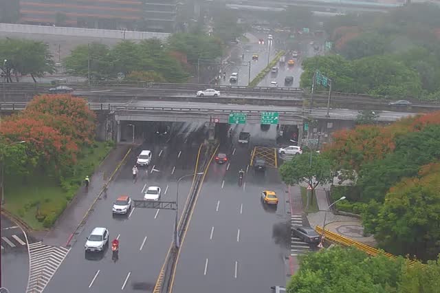 350-成功-內湖交流道路口