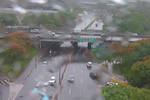 350-成功-內湖交流道路口
