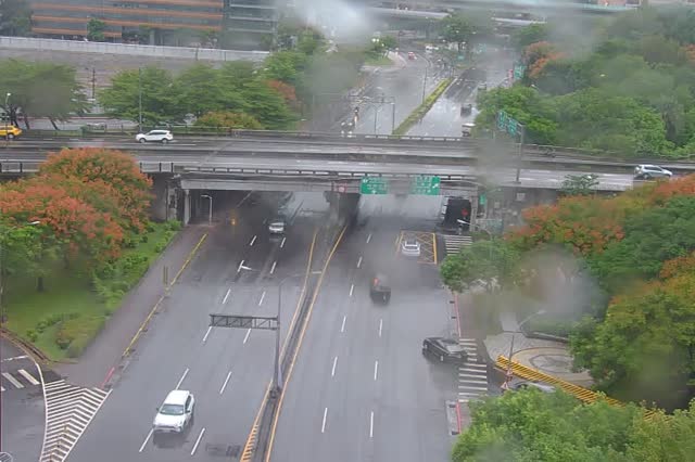 350-成功-內湖交流道路口