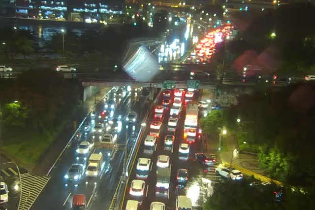 350-成功-內湖交流道路口