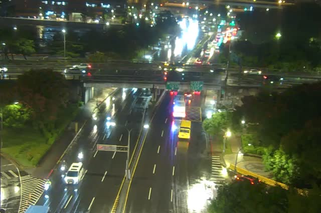 350-成功-內湖交流道路口