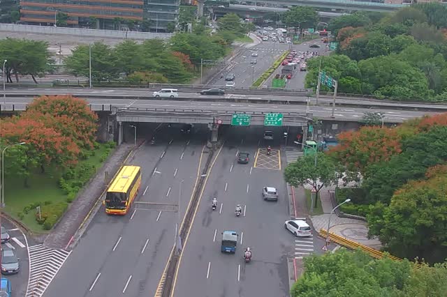350-成功-內湖交流道路口