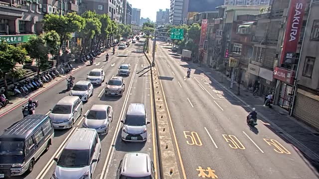 中山路國際路口(居家生活館分隔島號誌桿)