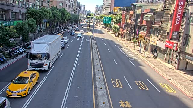 中山路國際路口(居家生活館分隔島號誌桿)