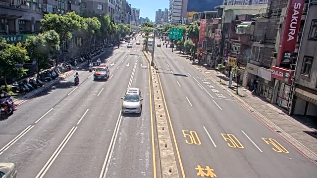 中山路國際路口(居家生活館分隔島號誌桿)