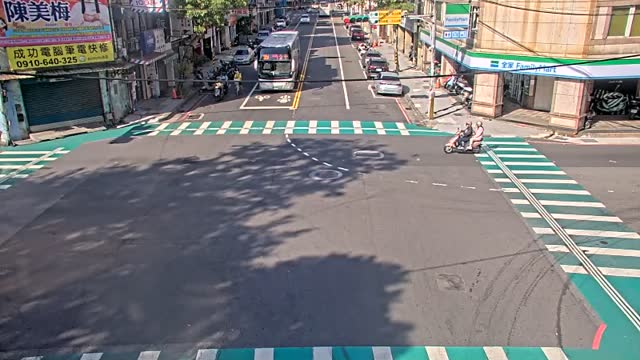 春日路成功路口(分隔島旁號誌桿)