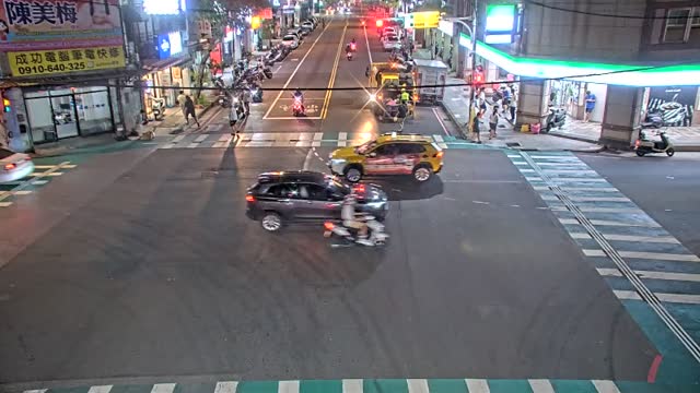 春日路成功路口(分隔島旁號誌桿)