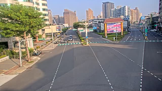 春日路經國路口(玩具反斗城前號誌桿)