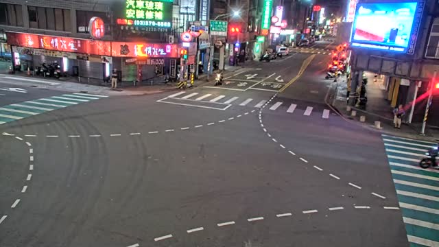 三民路與中正路口(京華鑽石前號誌桿)
