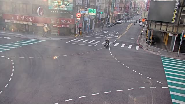 三民路與中正路口(京華鑽石前號誌桿)