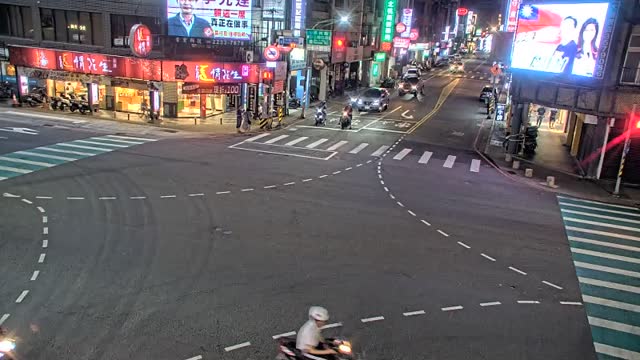 三民路與中正路口(京華鑽石前號誌桿)