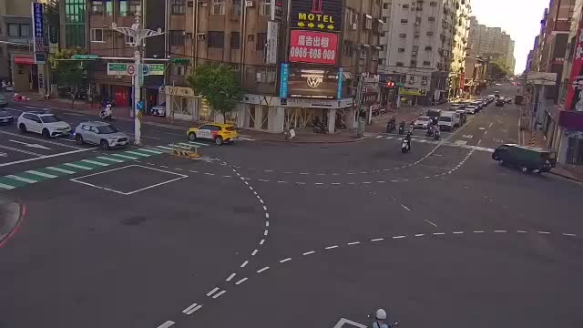 莊敬路經國路口(小廟旁號誌桿)