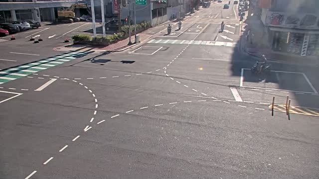 經國路南平路口(85度C及7-11便利店對面號誌桿)
