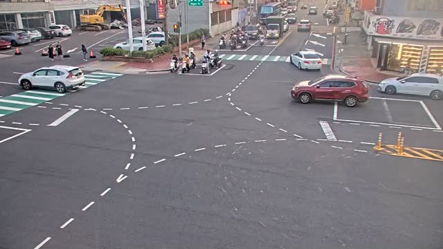 經國路南平路口(85度C及7-11便利店對面號誌桿)