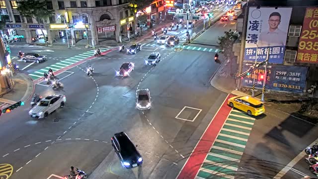 大興西路三段與文中路旁路側(昇降桿)