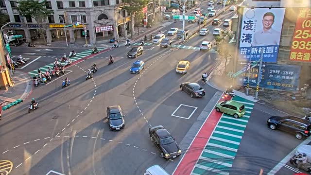 大興西路三段與文中路旁路側(昇降桿)