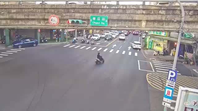 復興路與春日路口(機車行前號誌桿)
